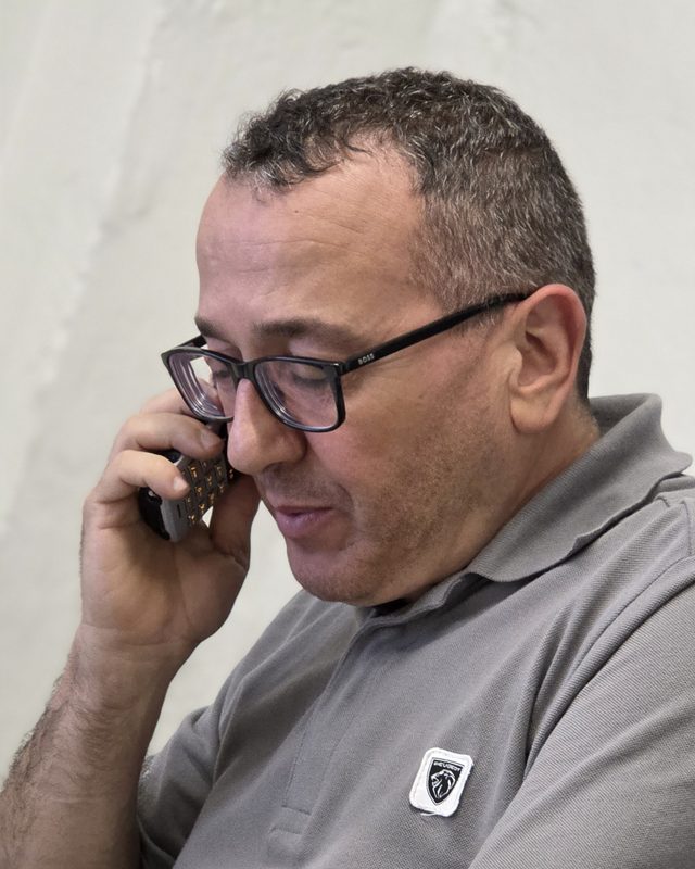 Ali, réceptionnaire